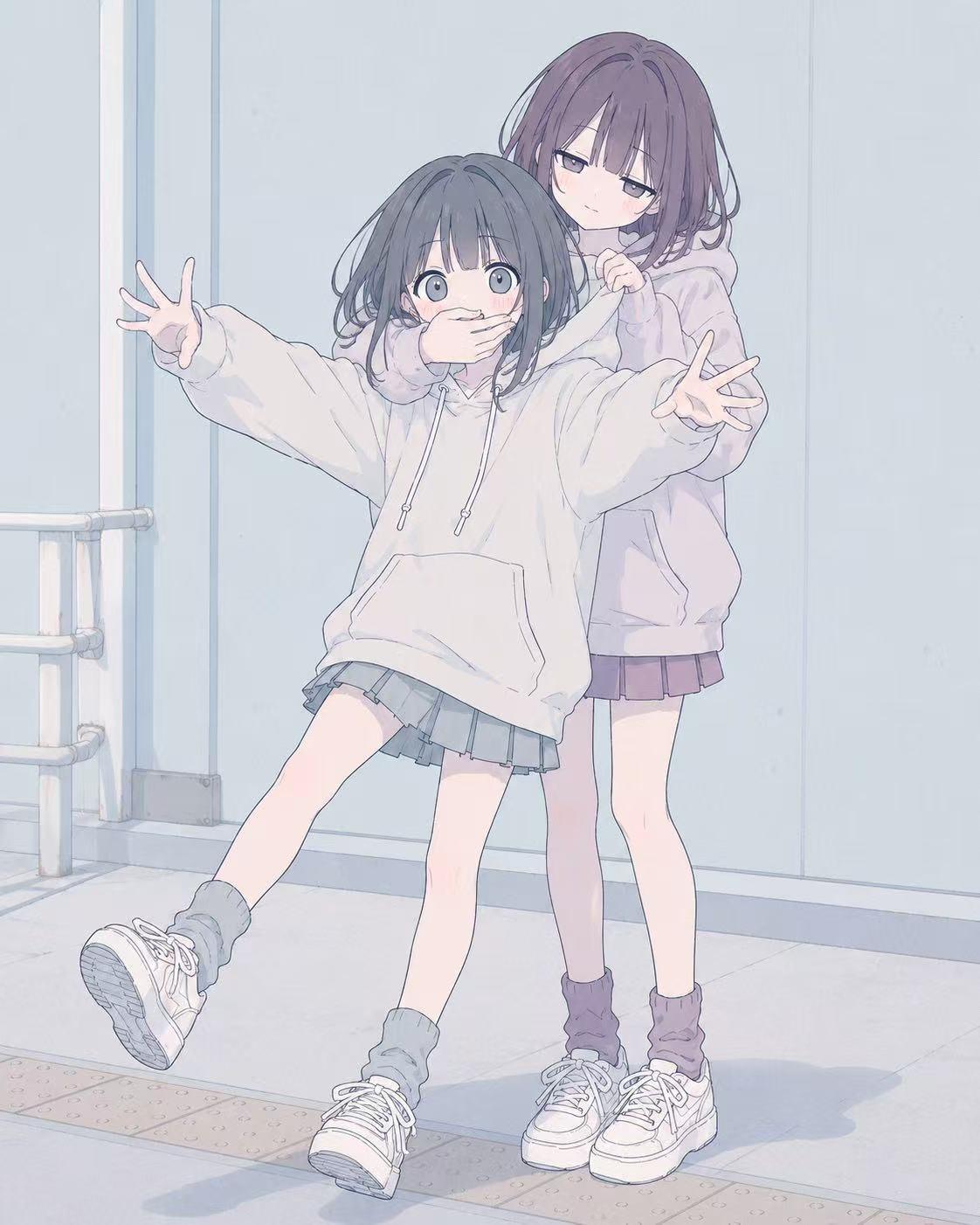 四个女孩的镣铐捆绑日常封面